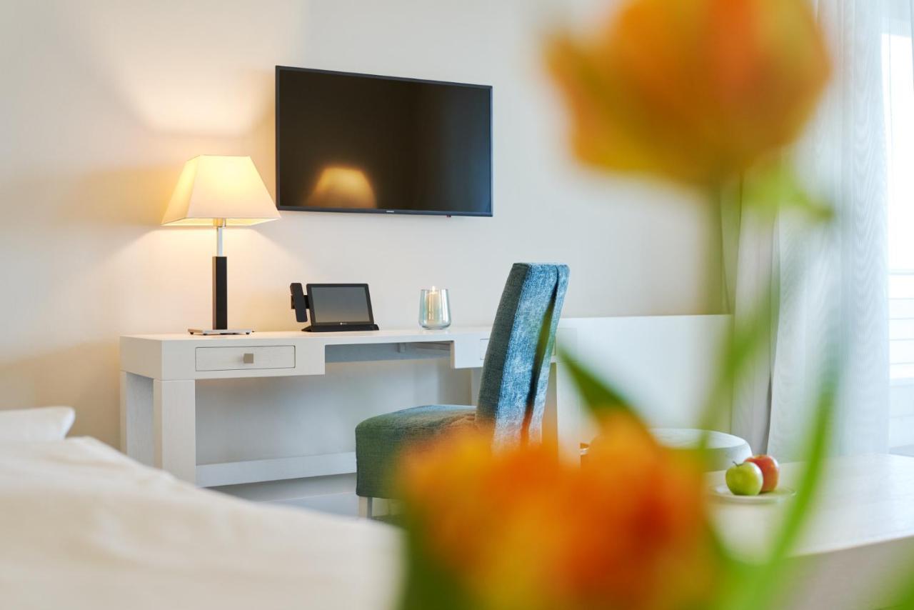 Strandhotel Duenenmeer - Adults Only Дирхаген Экстерьер фото